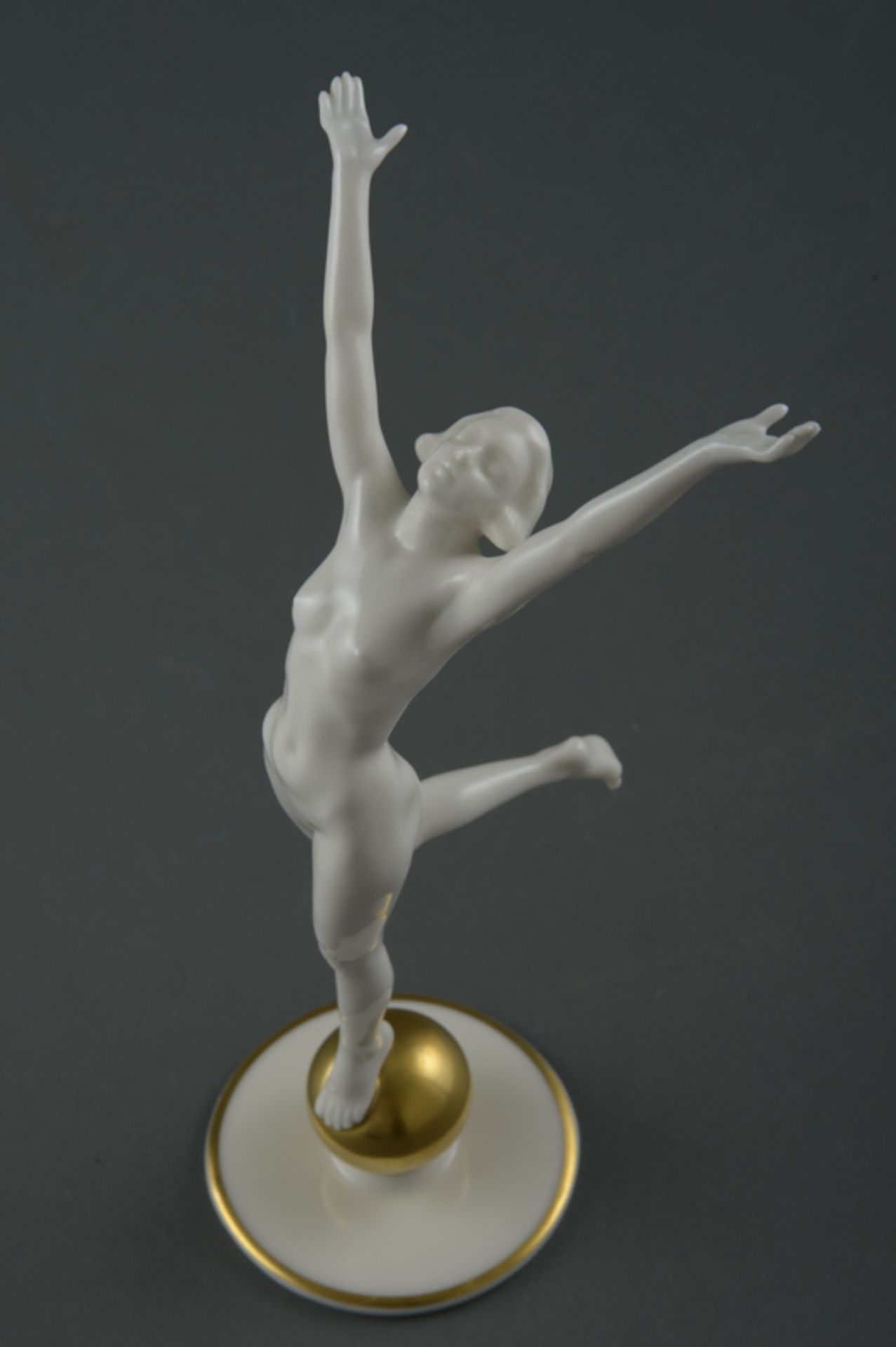 Karl Tutter (1883 - 1969) - Porzellanfigur der Manufaktur Lorenz Hutschenreuther, Selb (Bayern), " - Image 2 of 4