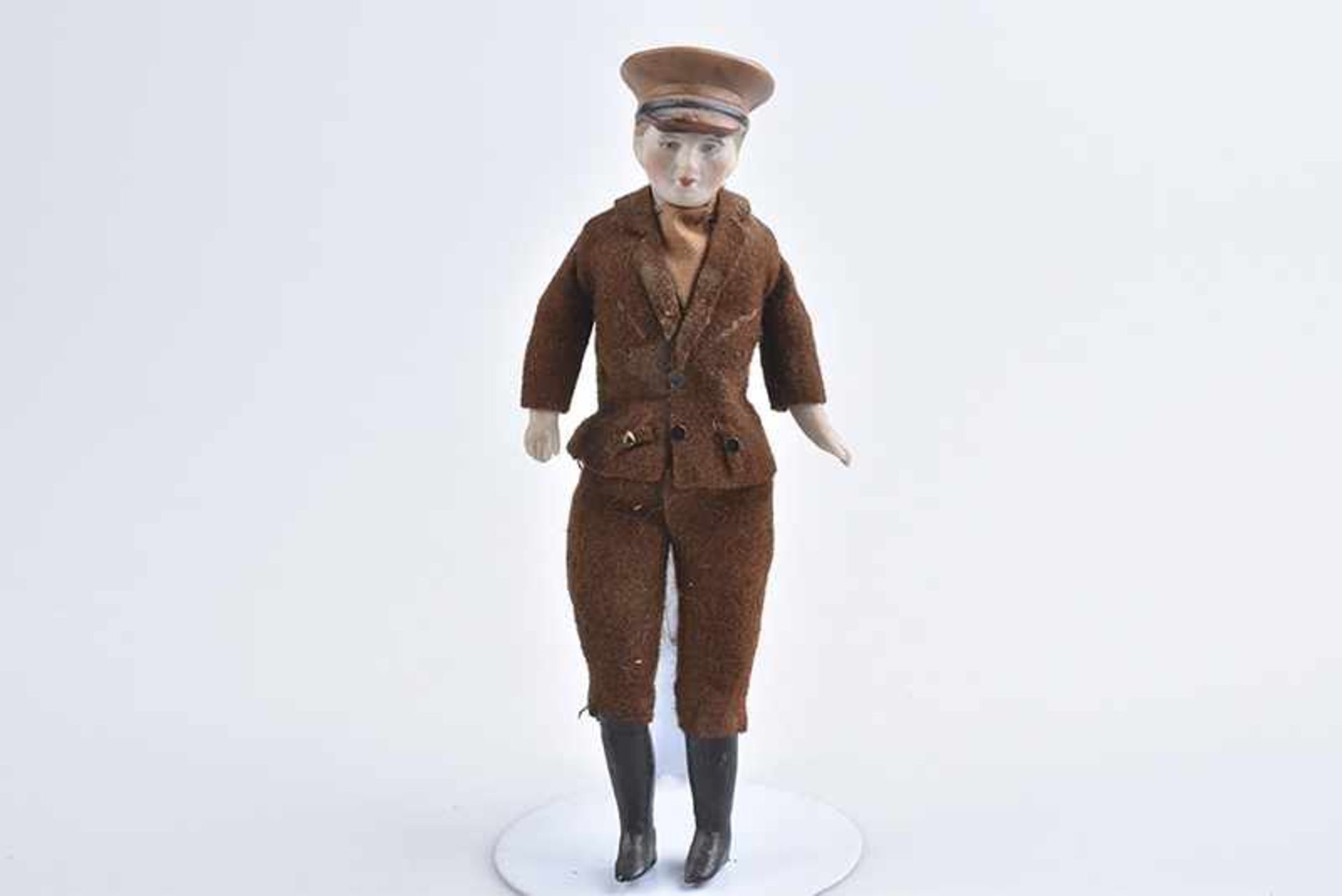 Puppenstuben-Puppe, Soldat, Bisquitporzellan, Brustblattkopf mit modellierter Mütze, Leinenkörper