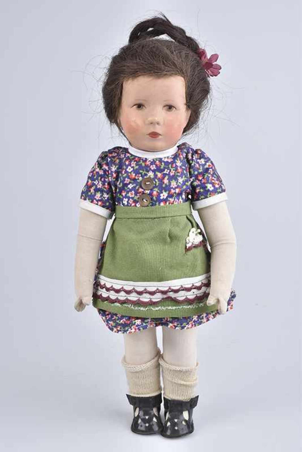 KÄTHE KRUSE Puppe 35 H, 35 cm, Tortulonkurbelkopf, gemalte braun-graue Augen, Lichtpunkte, braune