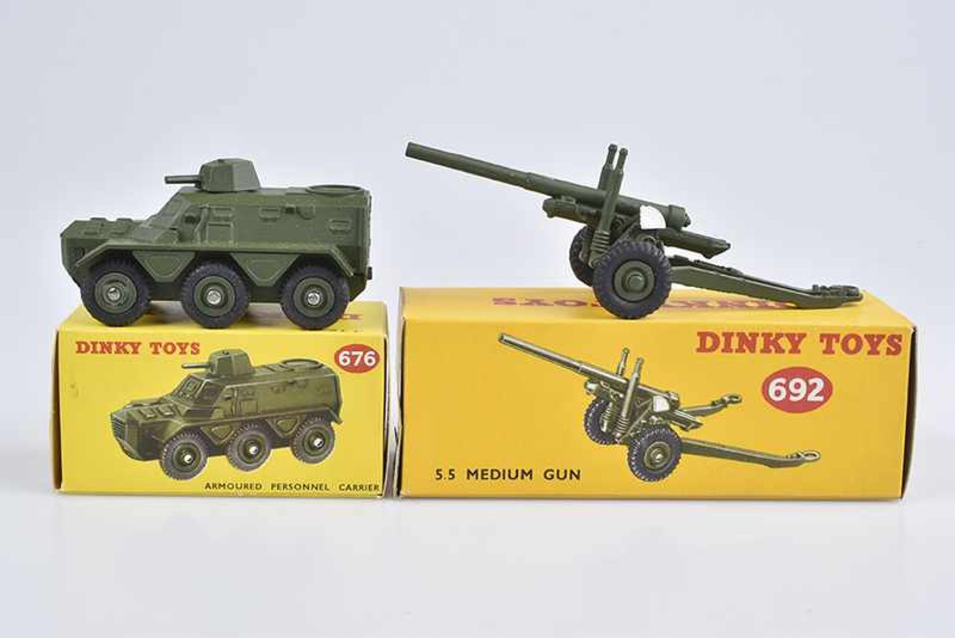 DINKY TOYS 2 Militärfahrzeuge, Made in England, Metall, M 1:43, 50er Jahre, Armoured Personnel