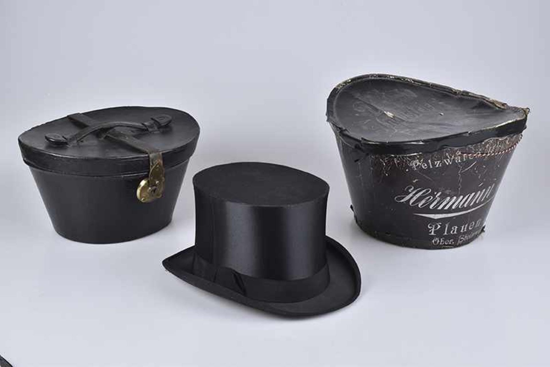 Konv. 3 Teile, historischer Klappzylinder mit Hutschachtel, Hutschachtel ohne Inhalt, um 1900, 1x