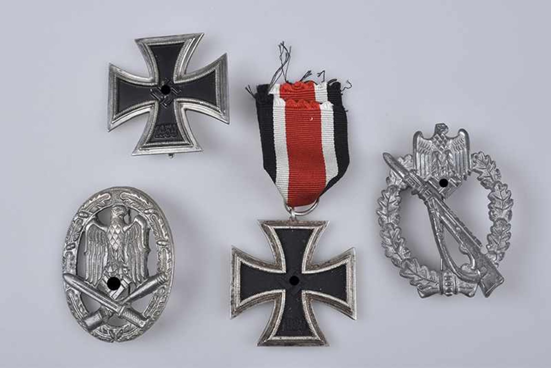 Konv. 4 Orden, WK.II, Eisernes Kreuz 2. Klasse am Band, Eisernes Kreuz 1. Klasse an Nadel,