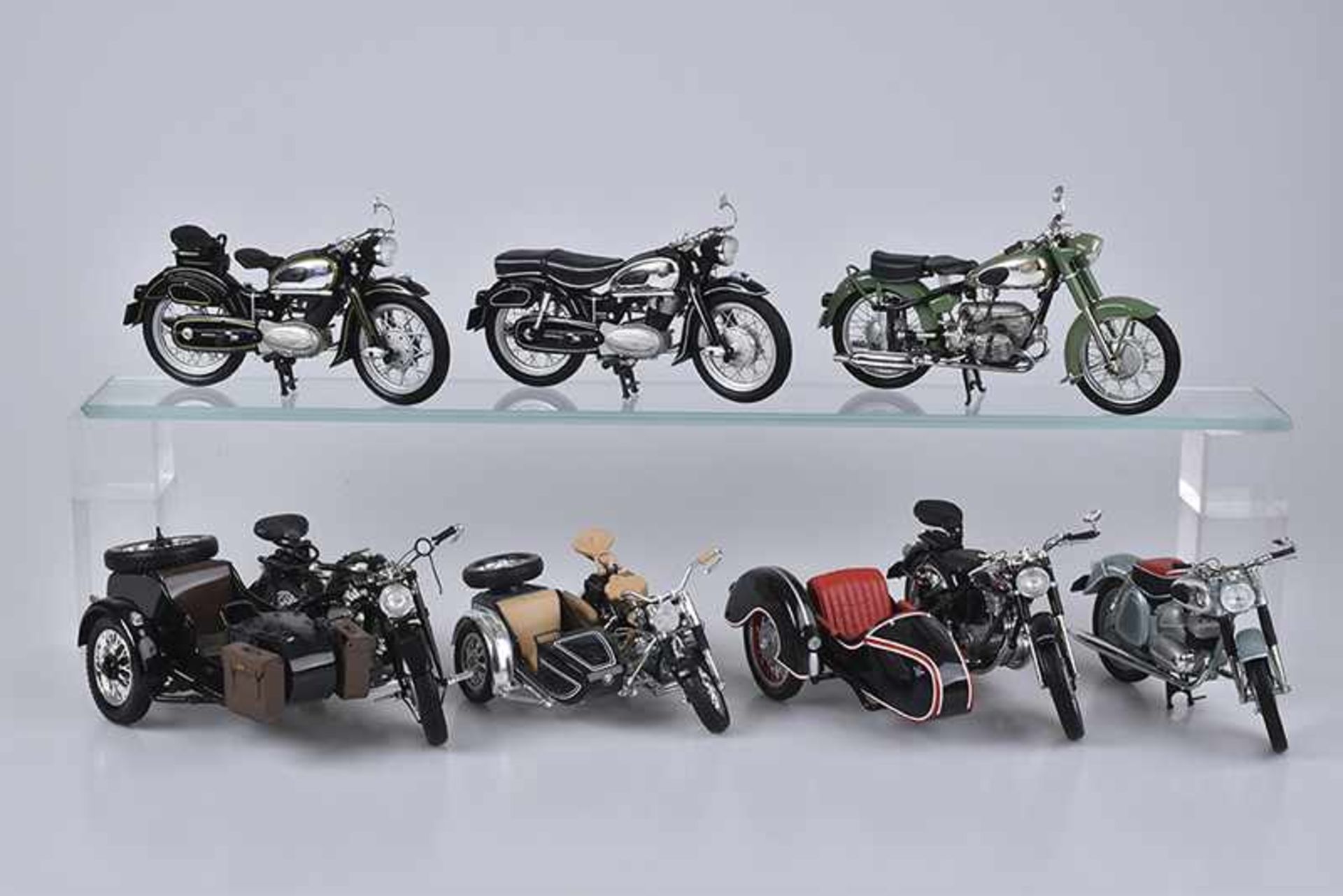 Konv. 7 Motorrad Modelle, Metall mit Kunststoffteilen, M 1:10, 3x mit Beiwagen, 1x POLISTIL, 6x