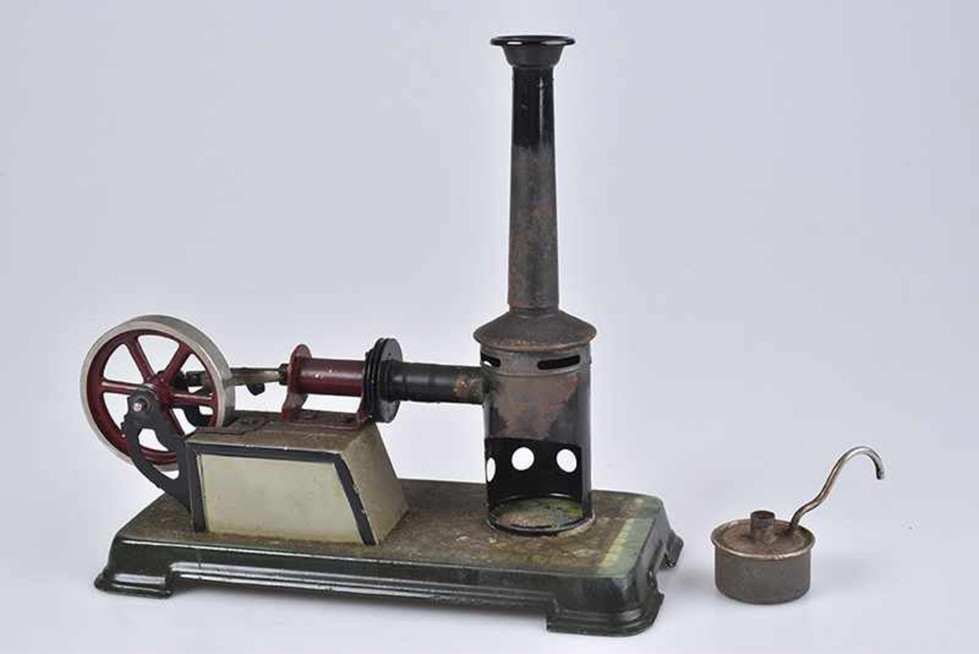 BING Heißluftmotor, 10/123, um 1910, Blechsockel, stehender Zylinder, Brenner, L 25 cm, stärkere