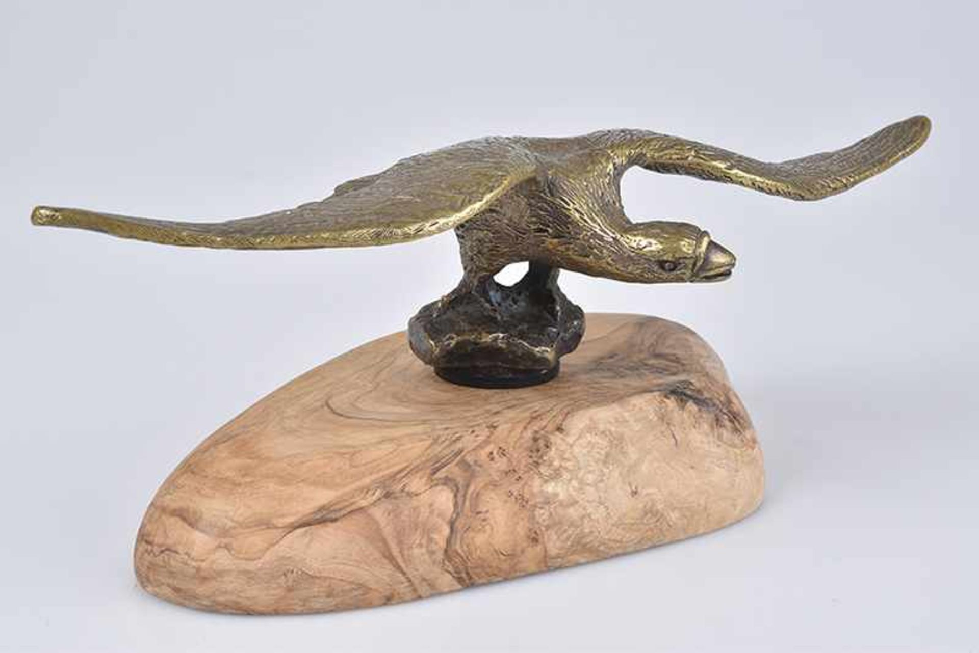 Emblem/ Kühlerfigur/ Car Mascot Adler, wohl Firma Adler, Bronze, B 25 cm, auf Holzsockel montiert, Z