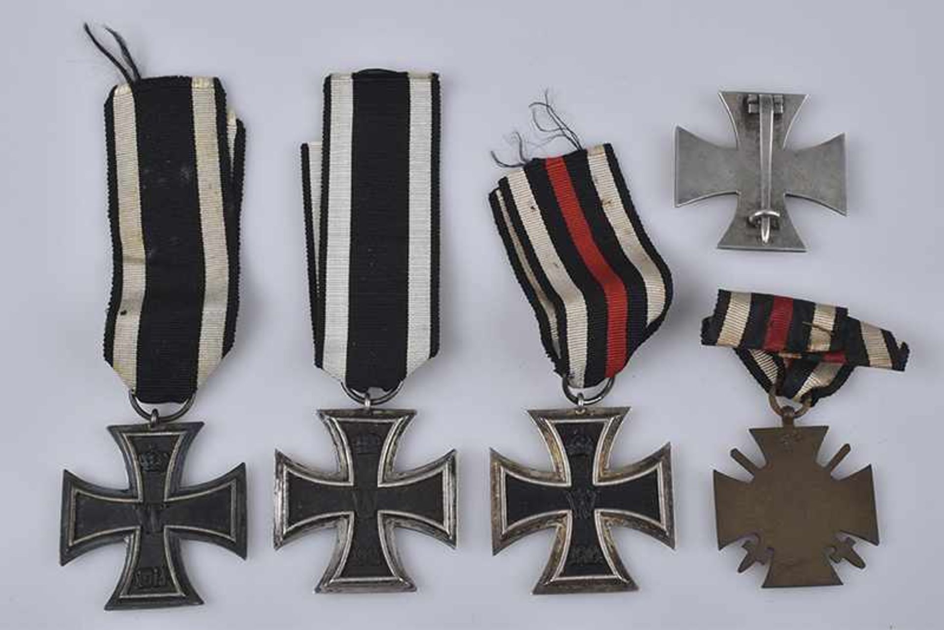 Konv. 5 Orden, WK. I, 1 Eisernes Kreuz mit Herstellerkennung: FW am Band, 1 Eisernes Kreuz in Silber - Bild 2 aus 2