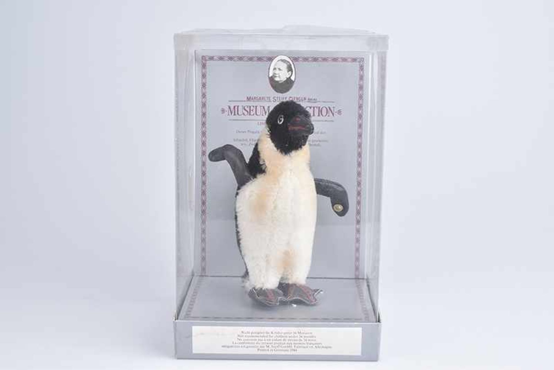 STEIFF Pinguin, Museum-Collection, Nr. 0105/17, limitierte Auflage mit Zertifikat, mit Knopf,