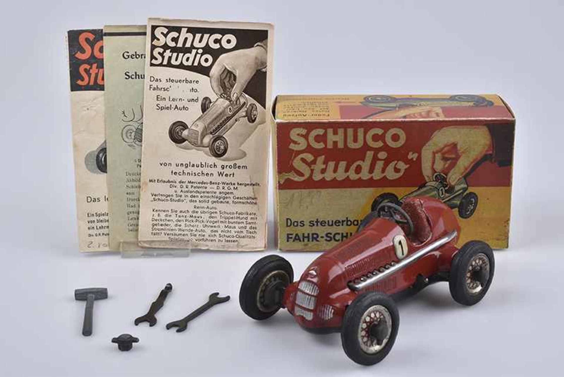 SCHUCO 1050 Studio, 1937/38, Vorkriegszeit, D.R Patente, rot, L 13 cm, Uhrwerk, Aufziehkurbel aus