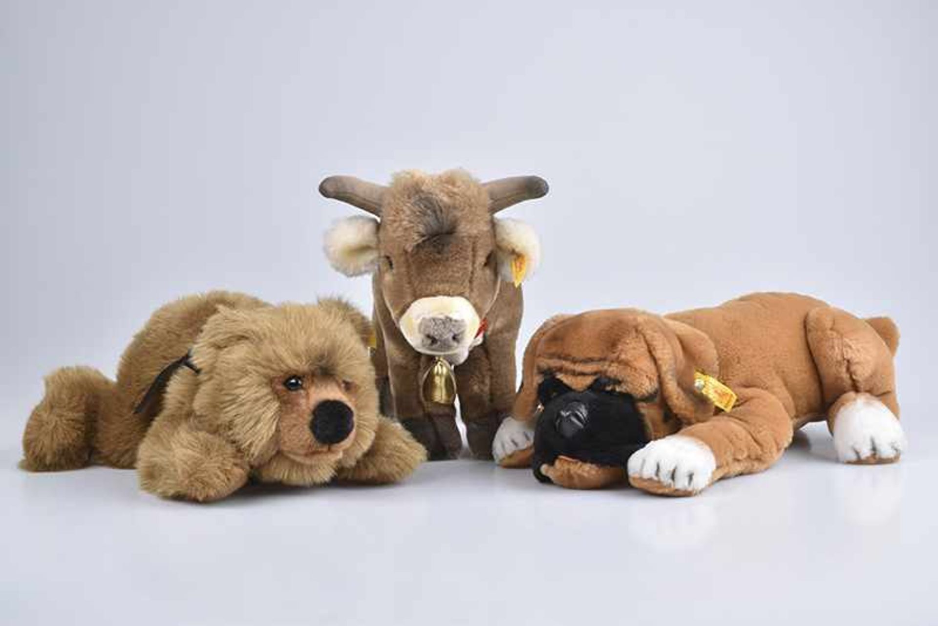 STEIFF Kuh Resi, Bobby Jungboxer und Braunbär Bruno, KFS, Resi Nr. 072901, H 23 cm, L 37 cm, Bruno