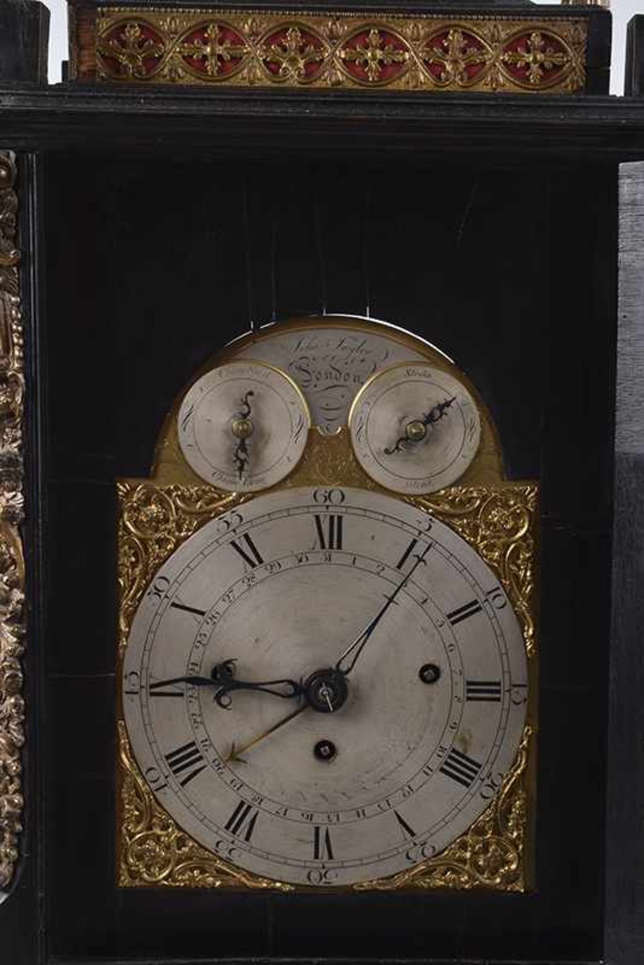 JOHN TAYLOR Englische Braquet Clock, Nussbaum, dunkel gebeizt, rocaillierte Messingverzierungen, - Bild 2 aus 6