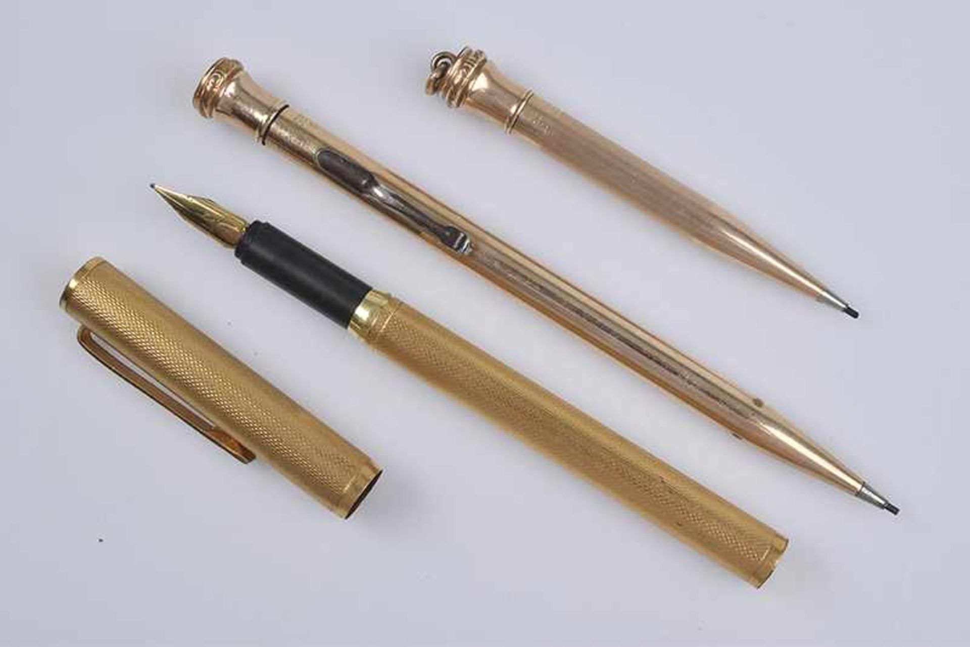 Konv. 3 edle Schreibgeräte, 2 Dreh-Bleistifte, USA, 20er Jahre, gez. Wahl-Eversharp Patent Gold
