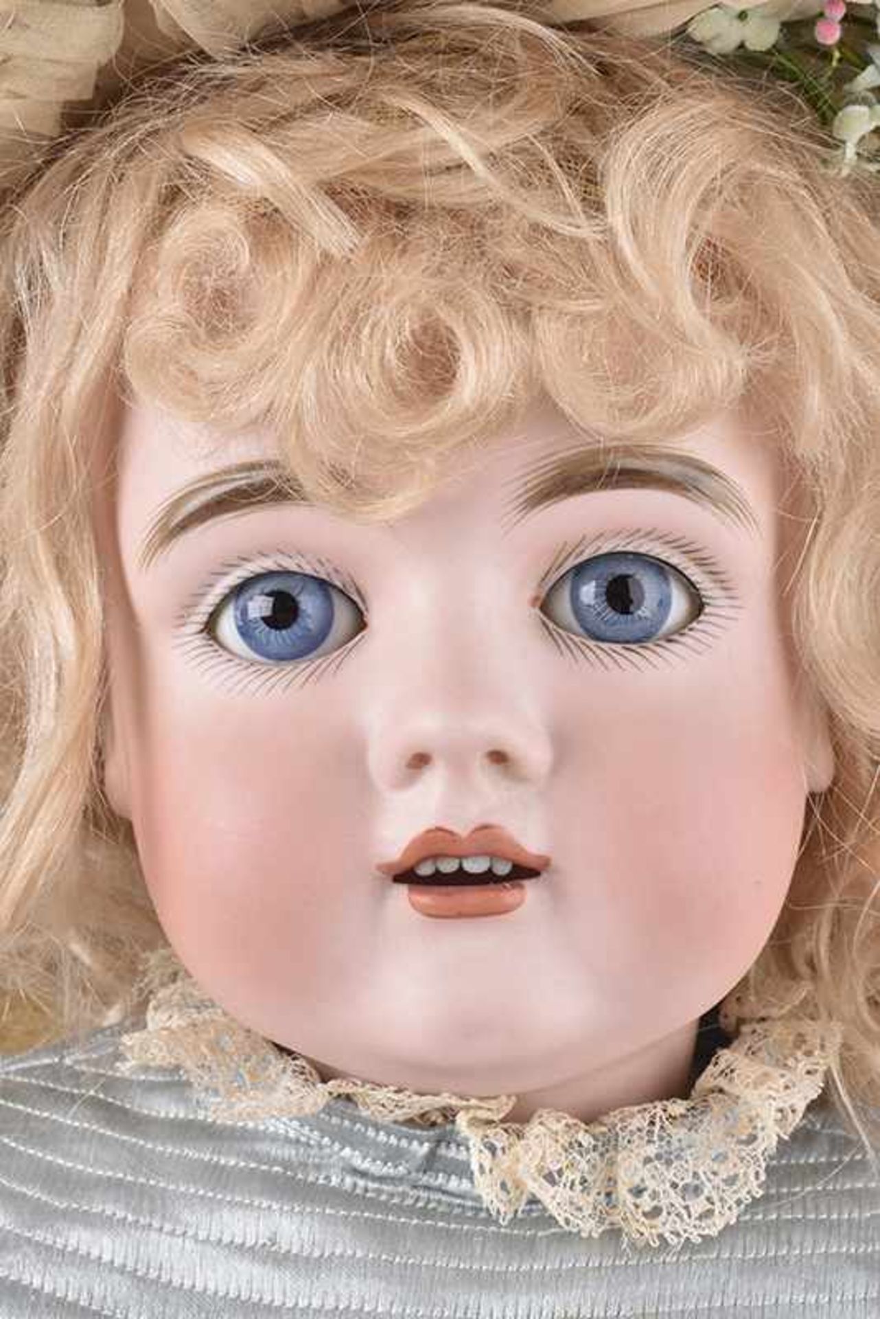 Frühe KESTNER Puppe, um 1898, gem. Made in Germany 164, feines Bisquitporzellan, blaue Glasaugen, - Bild 2 aus 2
