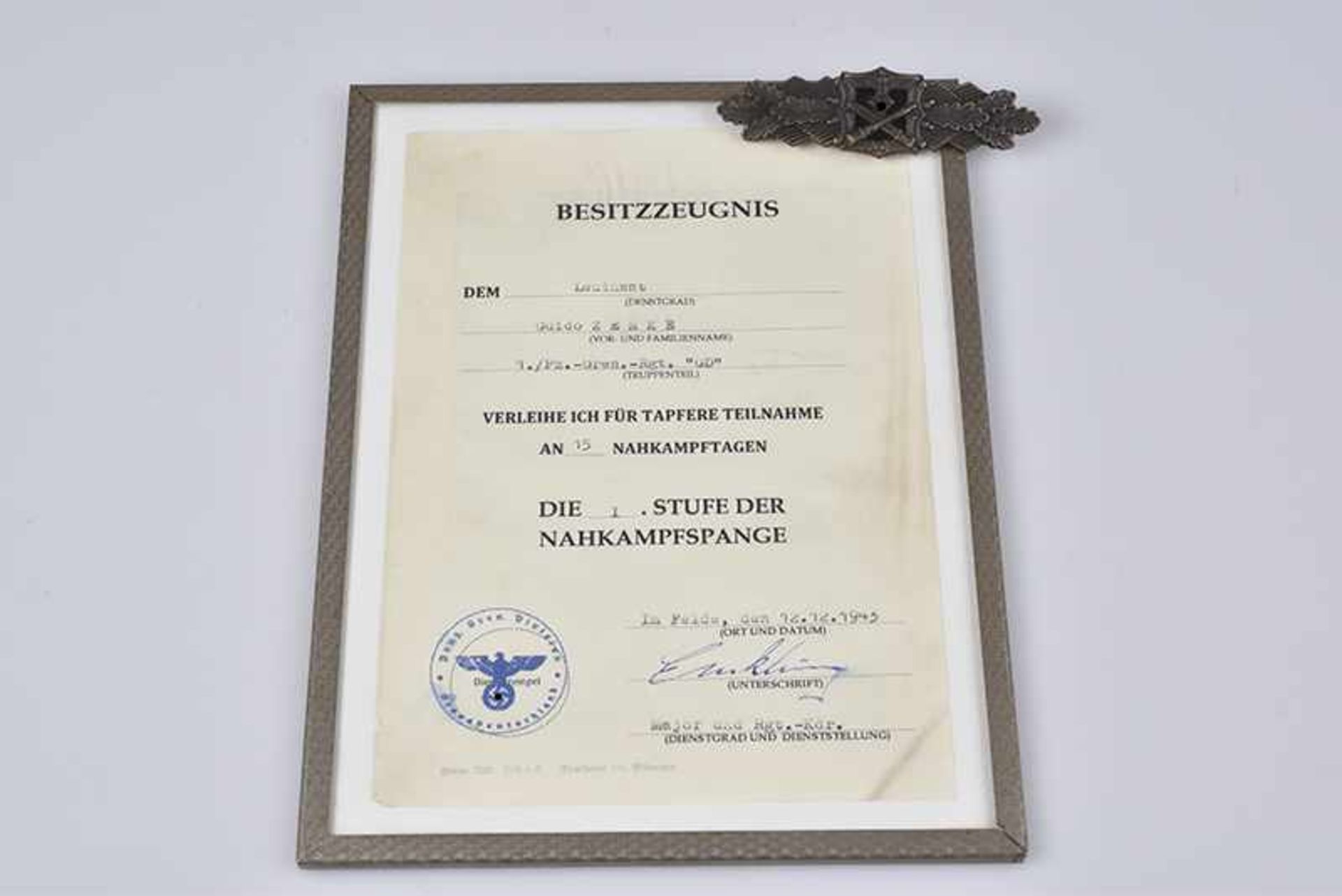 Nahkampfspange BRONZE, Hersteller F & B.L, Urkunde Besitzzeugnis 1. Stufe der Nahkampfspange im