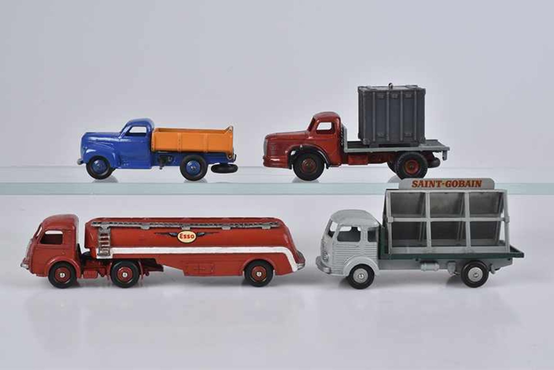 DINKY Toys 4 LKW Modelle, Fabrique en France, Metall, M 1:43, Simca Cargo Saint Gobain, Berliet,