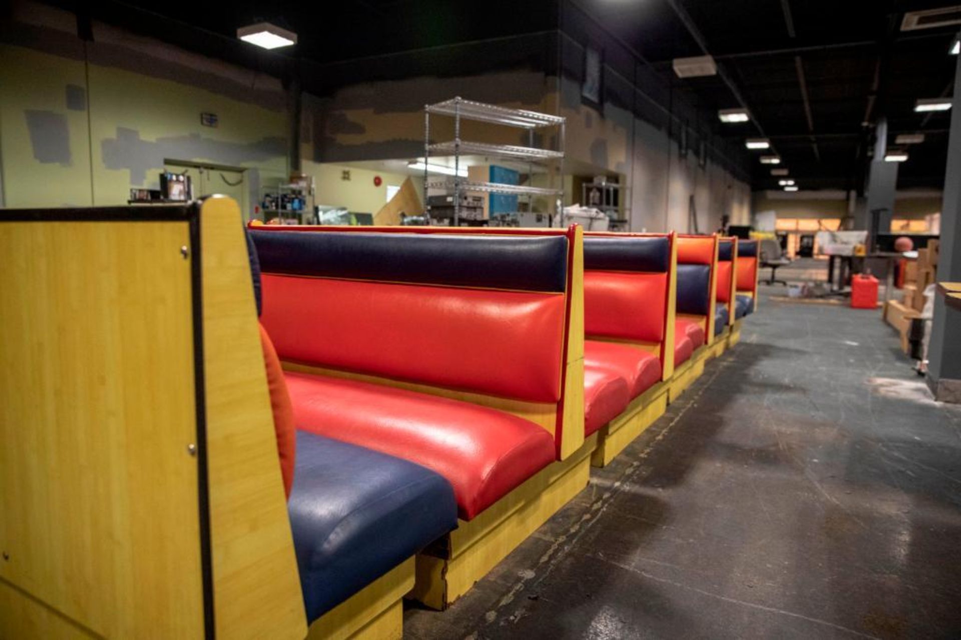 6 Double and 4 single booths without tables. Used, shows commercial use. See pictures. - Image 3 of 3