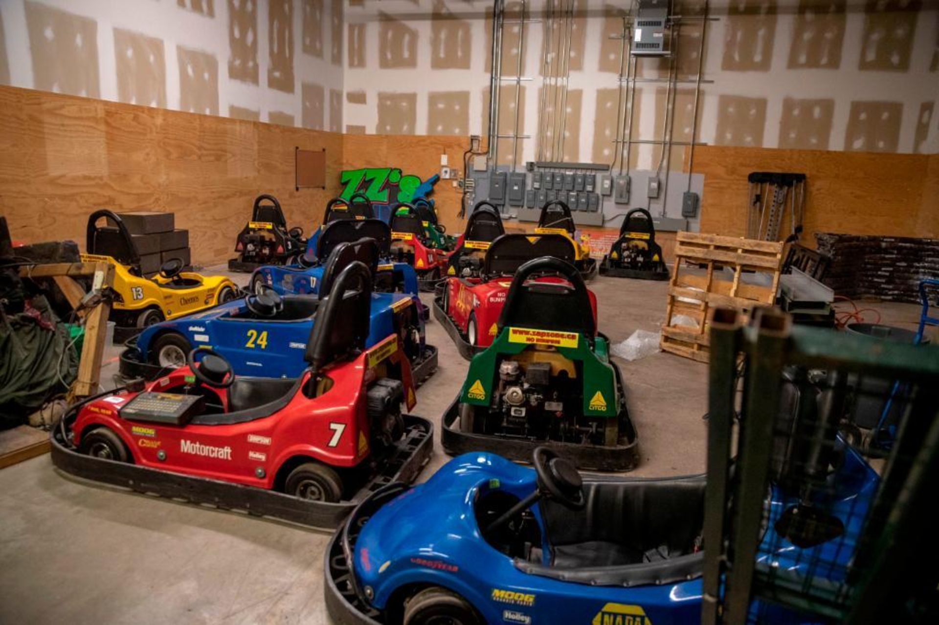 15 single and 3 double go carts made by Creative Carts, Aylmer, Ontario, Canada. - Image 2 of 7