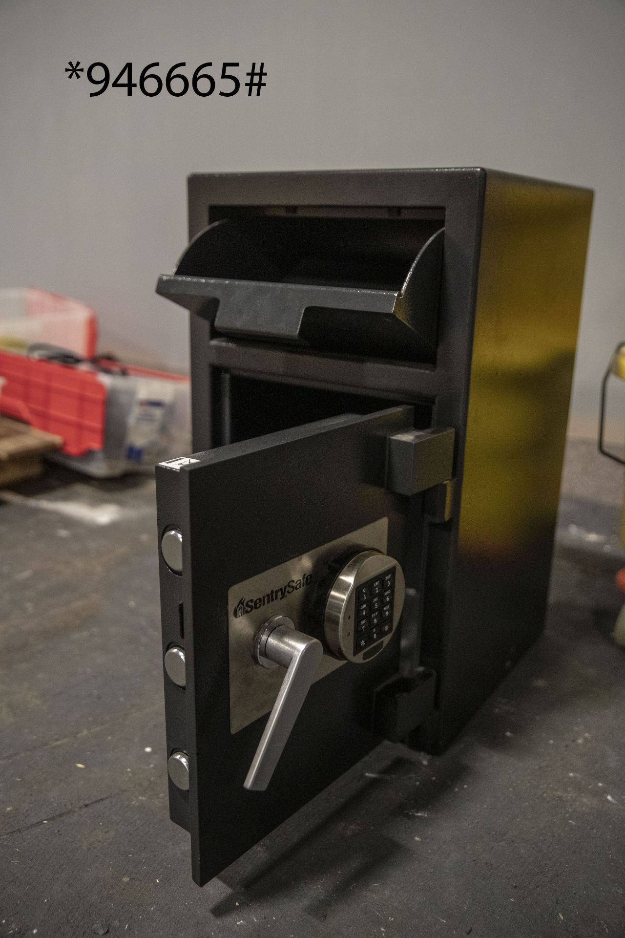 Combination Safe. Used, shows commercial use. See pictures. - Image 3 of 3