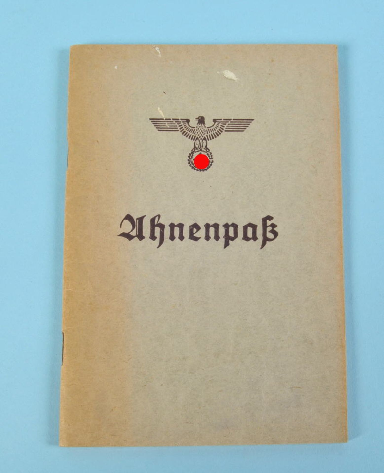 Ahnenpassohne Eintragungen, 48 S., Zentralvlg. der NSDAP, 30. Aufl., 20,5 x 13,5 cm