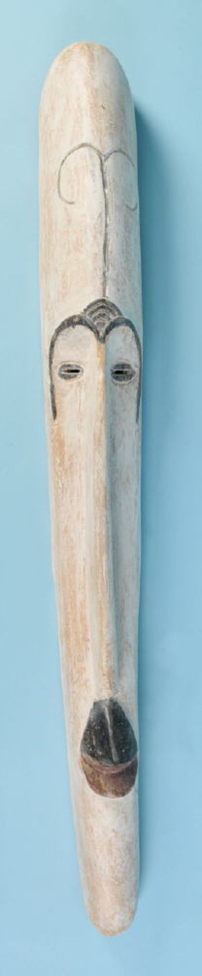 Afrikanische WandmaskeHolz, weiß gefasst, H= 108 cm, Fang, Gabun