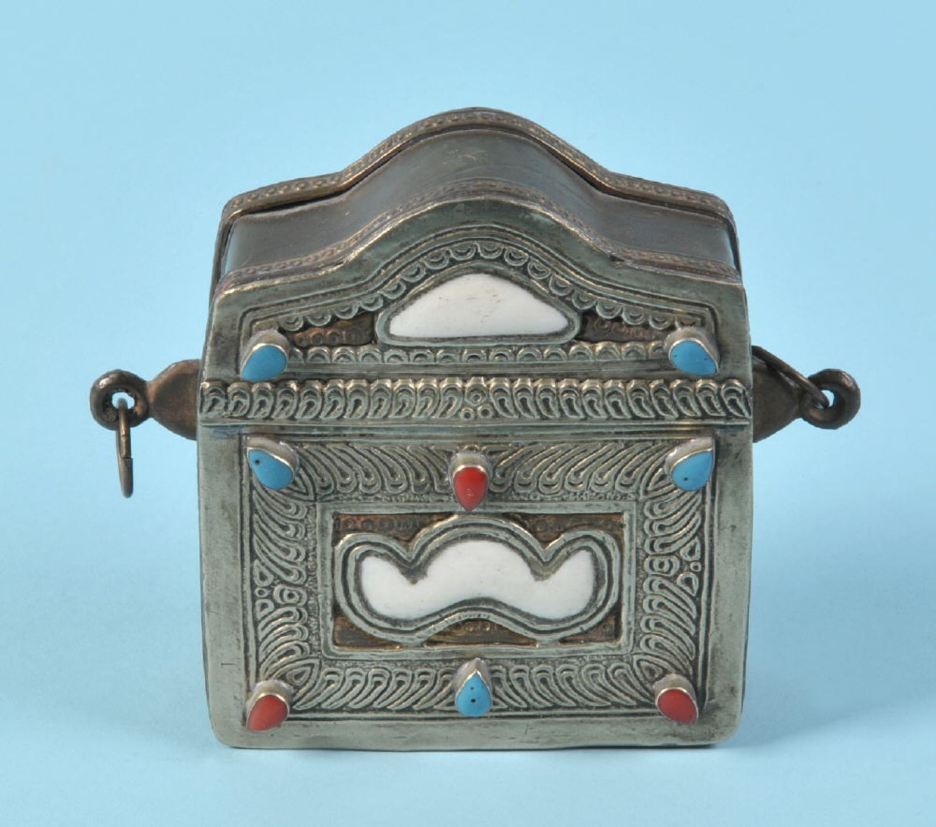 DeckeldoseMetall, teilw. emaill., strukturiertes Ornamentdekor, geschw. Form, H= 13 cm, turkmenisch