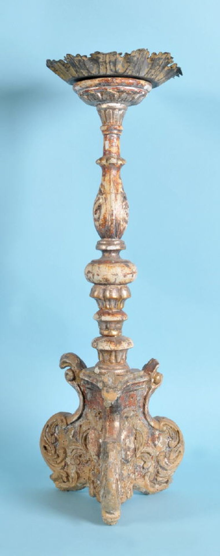 AltarleuchterHolz, reich geschnitztes Akanthusblattdekor, geschw. Sockel, Balusterschaft, H= 70