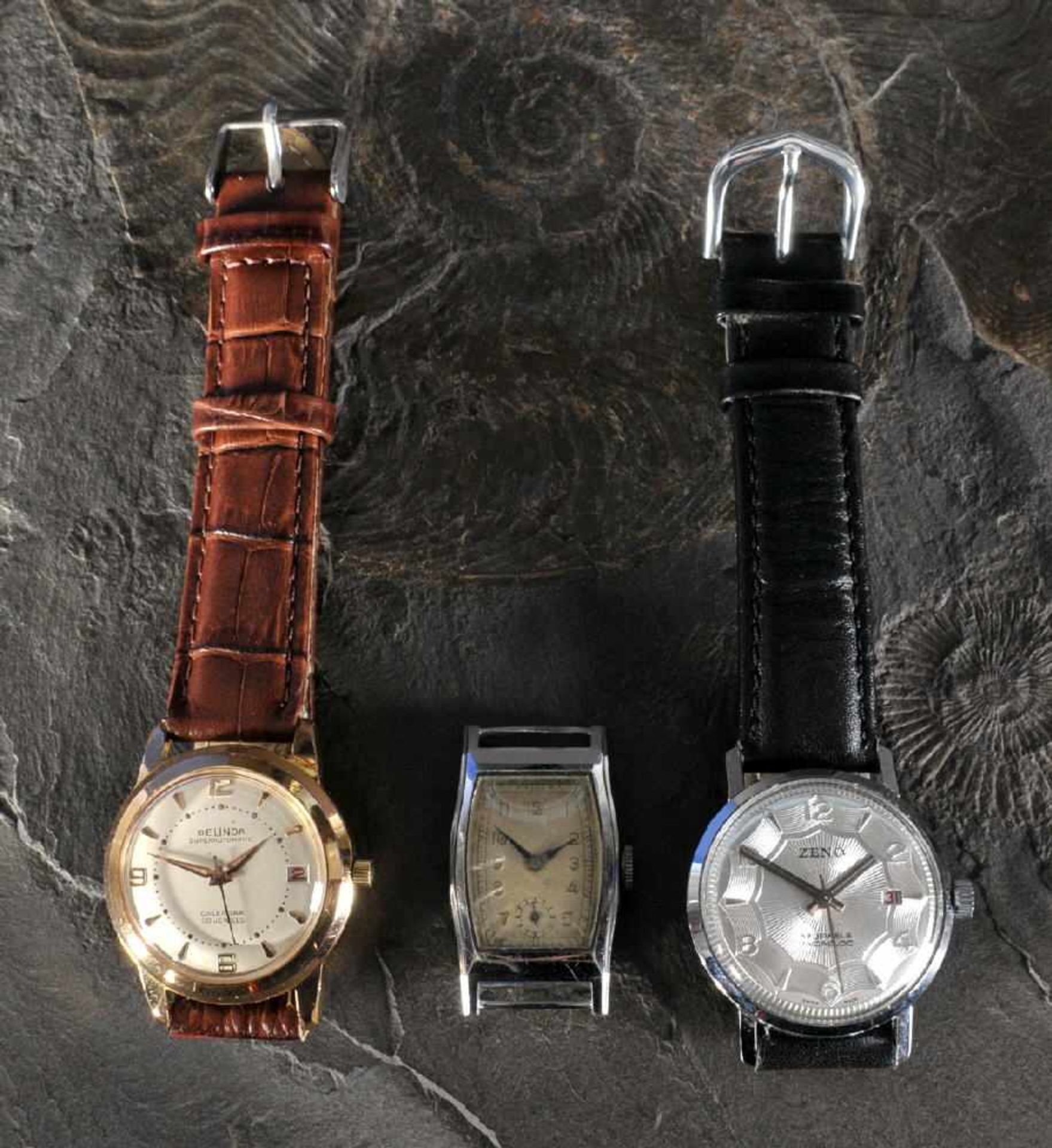 Armbanduhren, 3 Stückversch. Materialien, Firmen u. Dekors, 2 mit Lederarmband