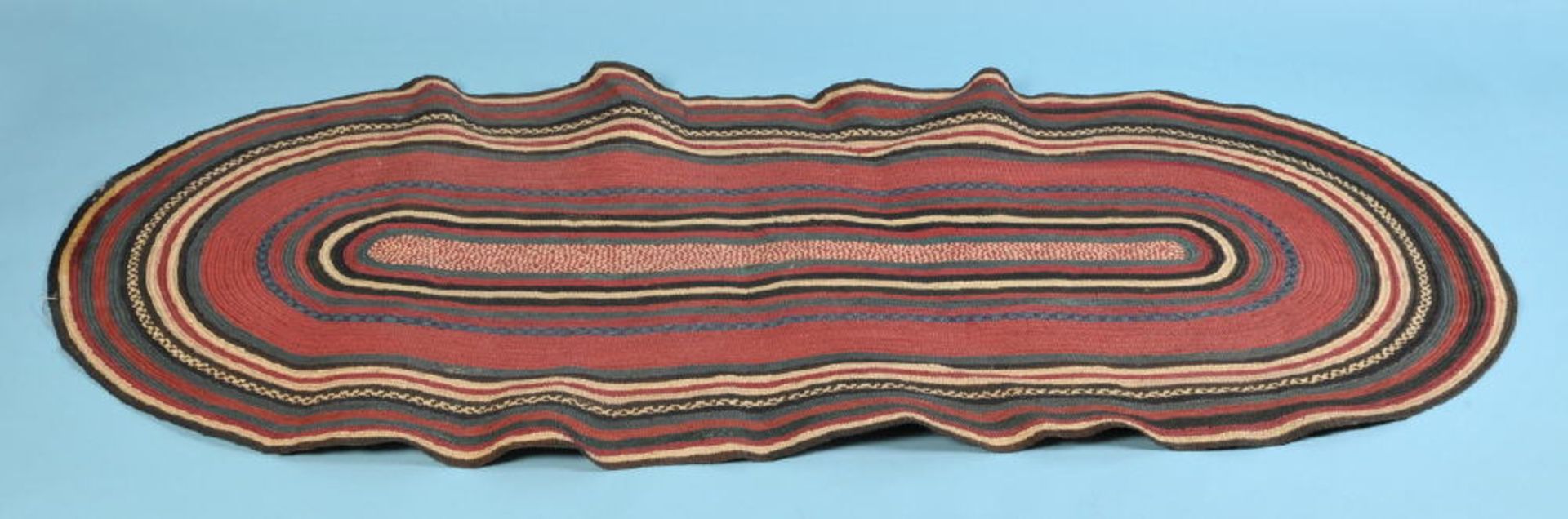 Bastmattegefärbter Bast, oval, 171 x 78 cm, Afrika