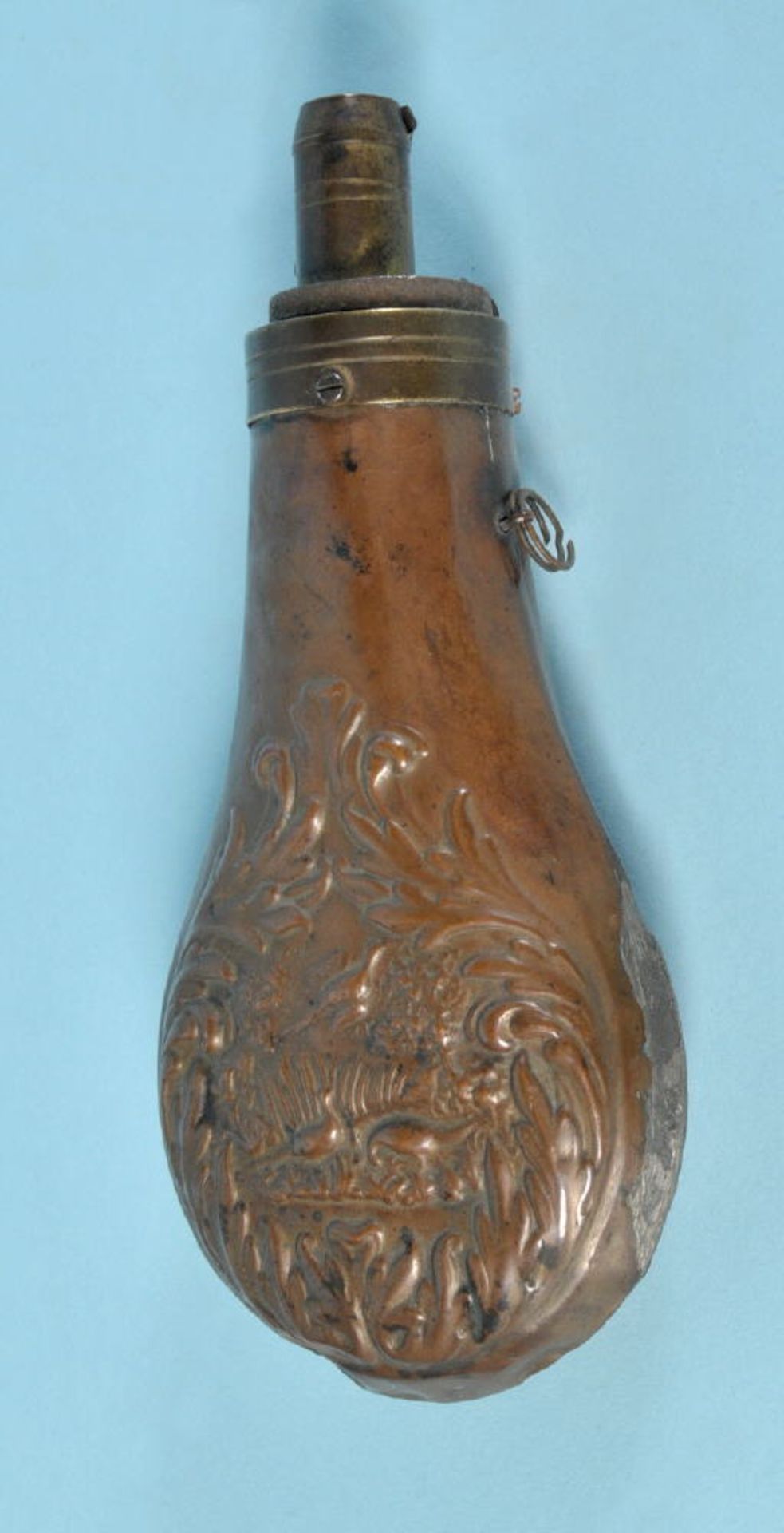 PulverflascheKupfer, strukturiertes Akanthusblattdekor mit Vögeln, Birnenform, H= 17 cm, leicht
