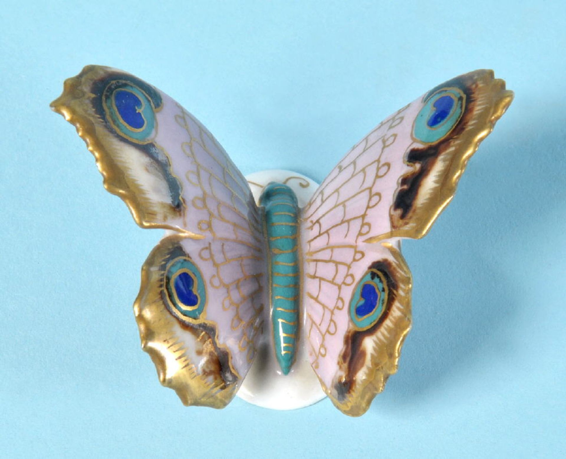 Figur - Schmetterling "ENS, Volkstedt"Porzellan, farbig gefasst, auf ovalem Sockel, H= 4 cm