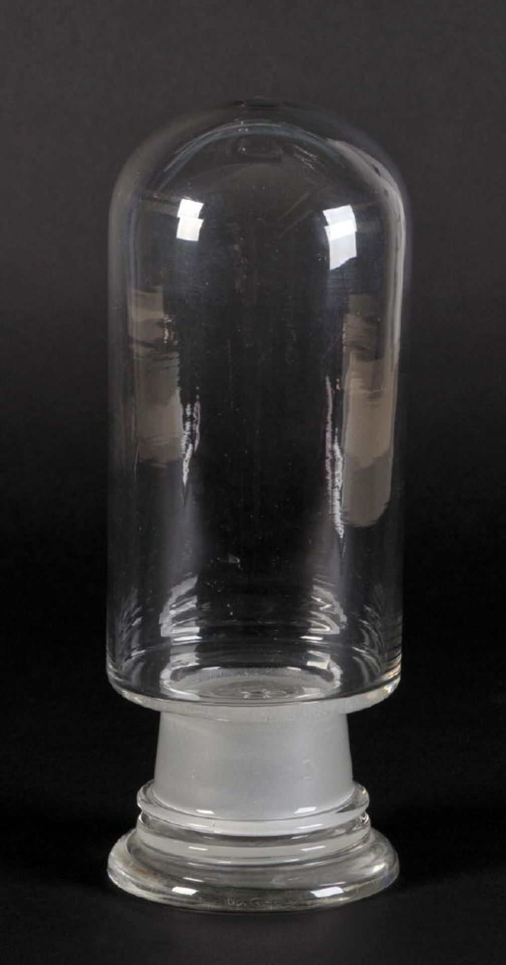 Flasche mit Stöpselfarbloses Glas, Zylinderform, Stöpsel als Standfuß, H= 23,5 cm