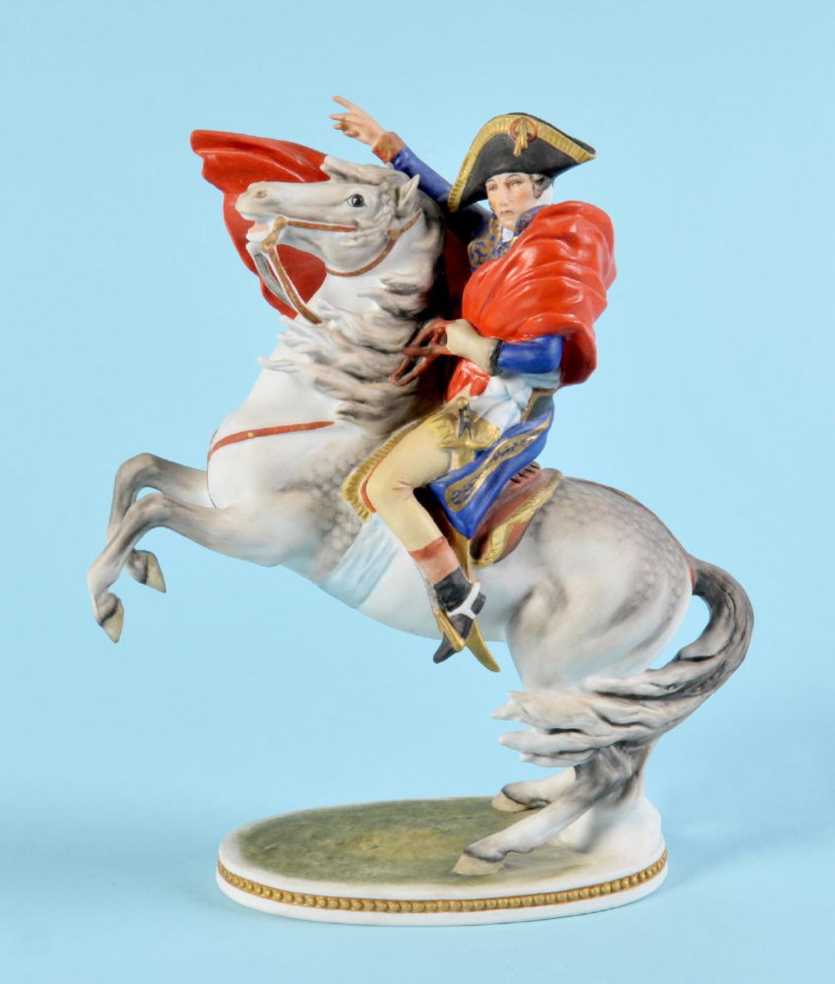 Figur - Napoleon I. "AK, Kaiser"Porzellan, farbig gefasst, auf ovalem Sockel, H= 22,5 cm, nach dem