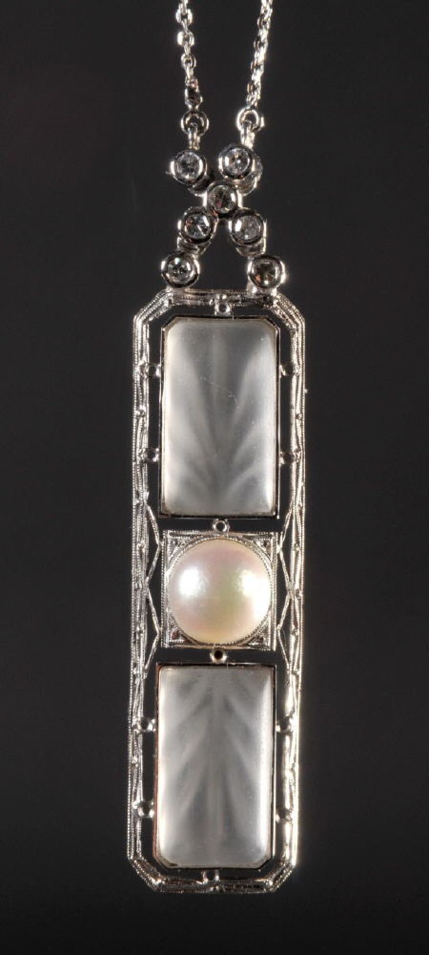 Anhänger mit Kette585 WG, ca. 9,5 g, 7 Brillanten, 1 Perle, 2 Bergkristalle, Art Deco