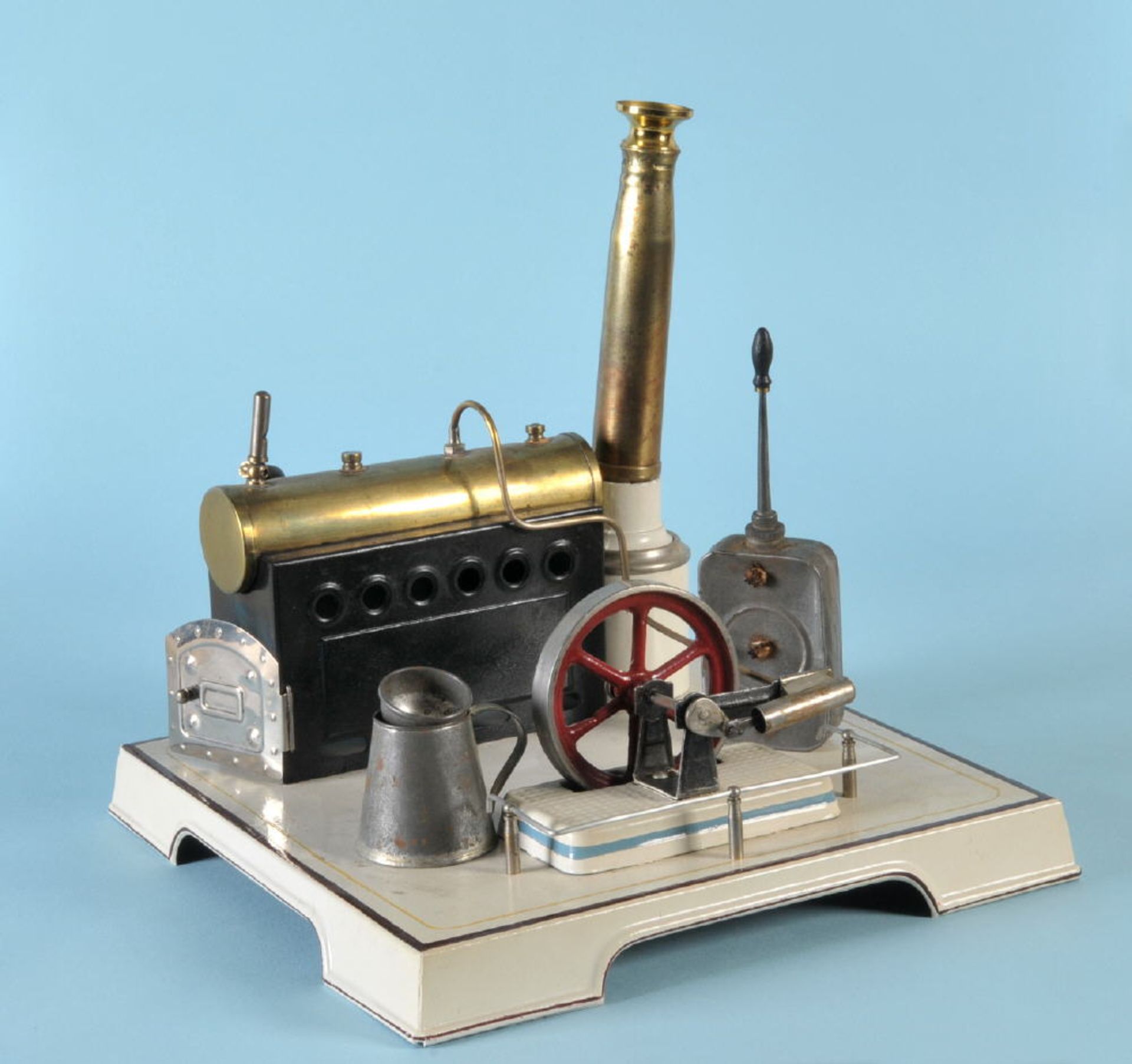 DampfmaschineMetall, auf Sockelplatte, 26,5 x 27 x 27 cm, nicht kpl., wohl Schönner