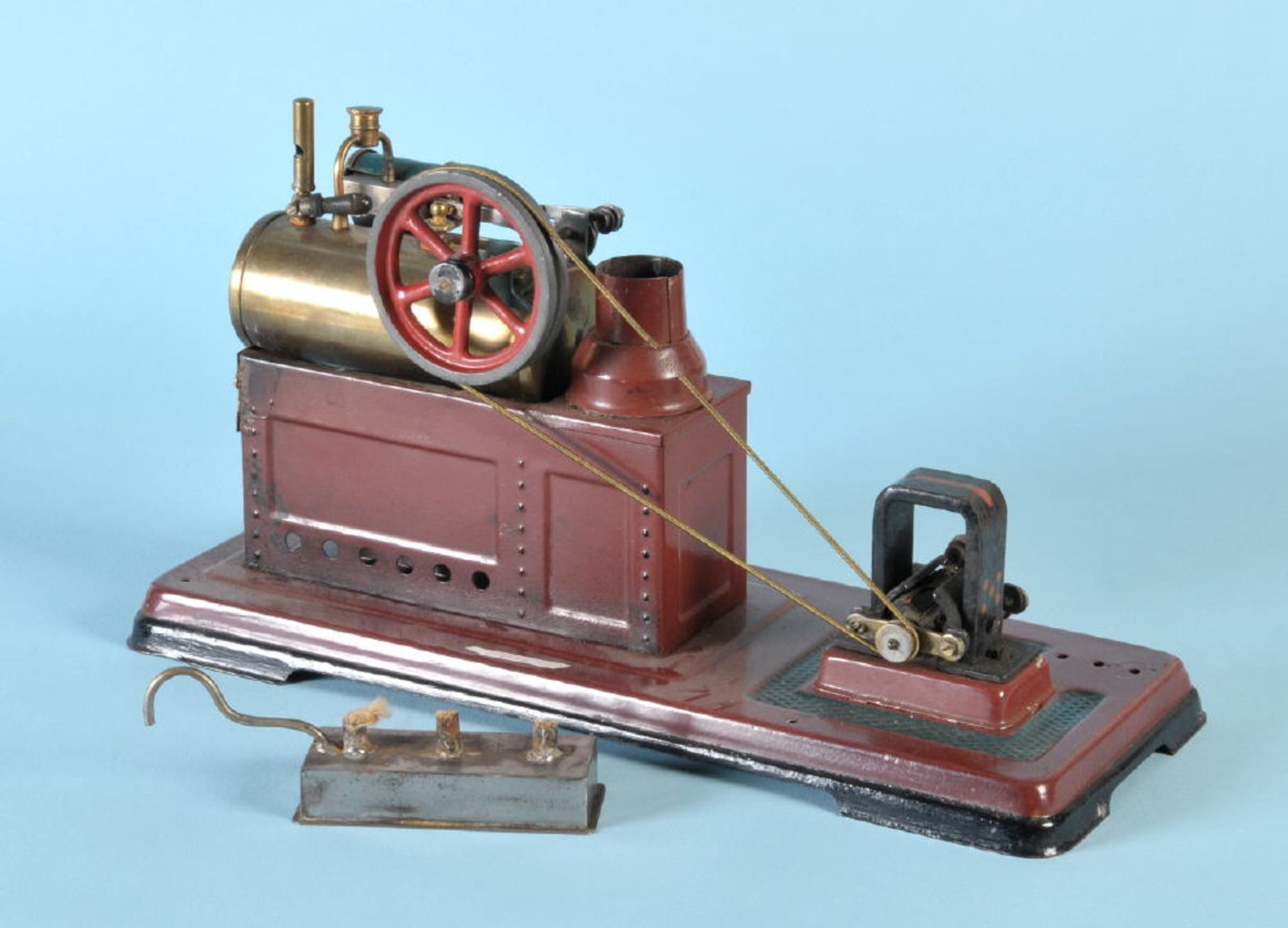 Bing - DampfmaschineMetall, auf Sockelplatte, 17 x 32 x 12 cm, Schornstein fehlt