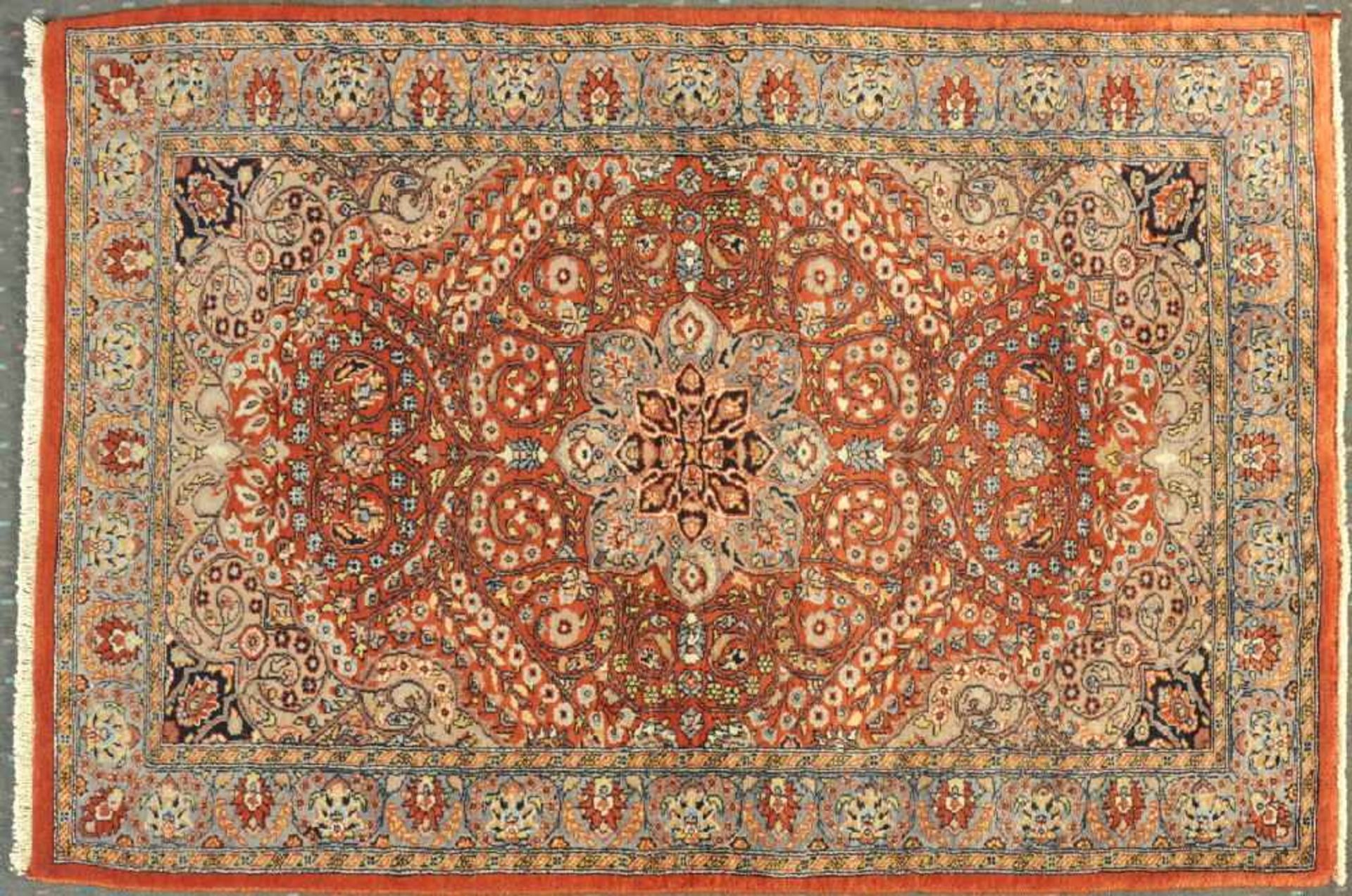 Isfahan, Kaschmir, 95 x 156 cmälter, Wolle, feine Knüpfung, braungrundig, mehrfarb. Medaillon,