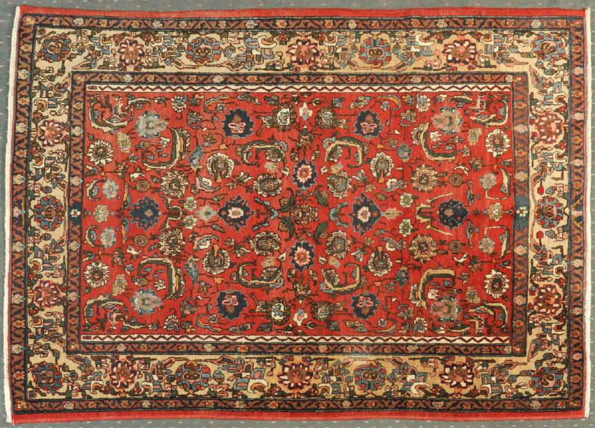 Isfahan, Persien 146 x 206 cmalt, Wolle, feine Knüpfung, rotgrundig, durchgemustert mit floralen