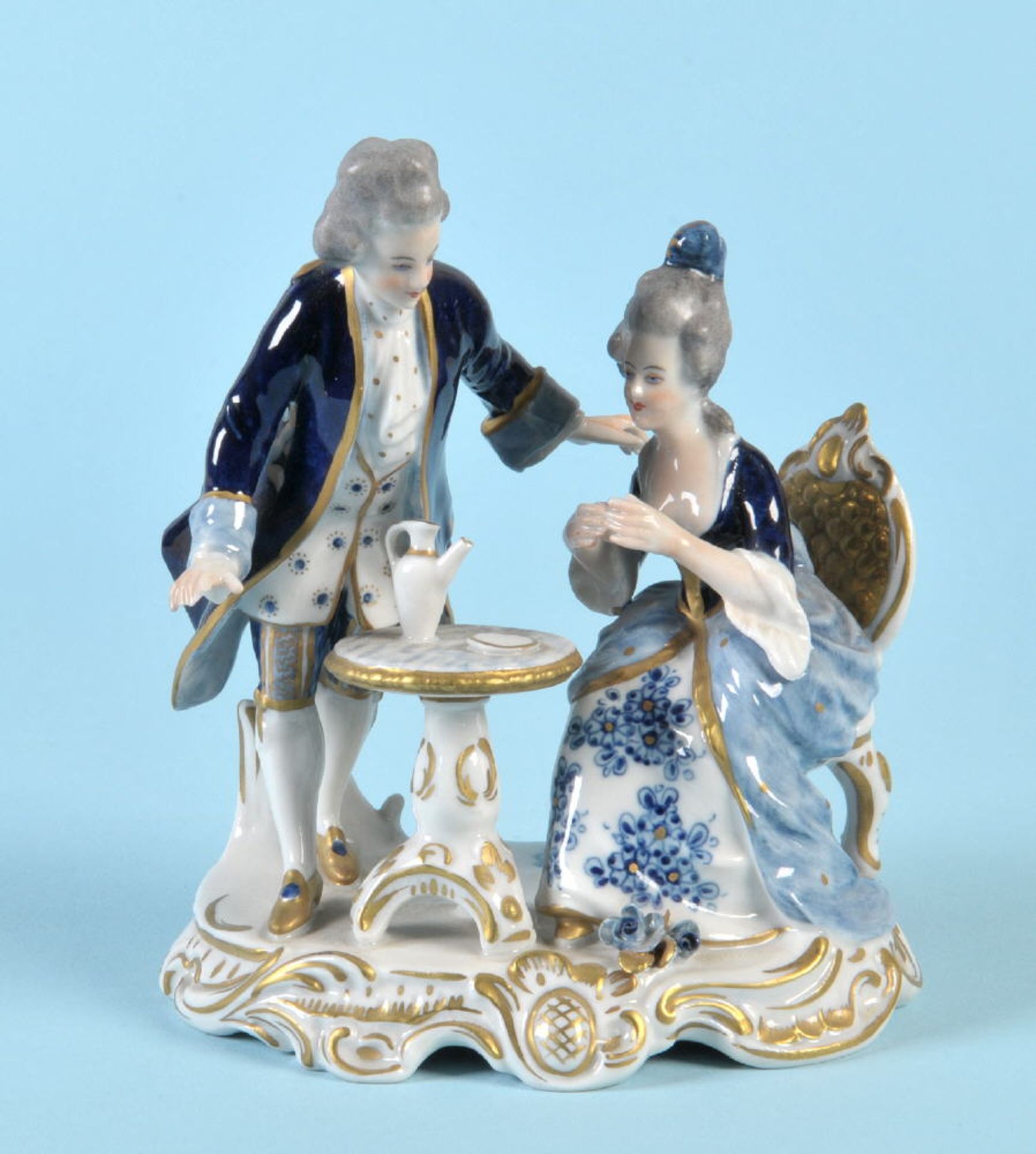 Figur - Elegantes Paar "Rudolstadt-Volkstedt"Porzellan, farbig gefasst, auf geschw. Sockel mit