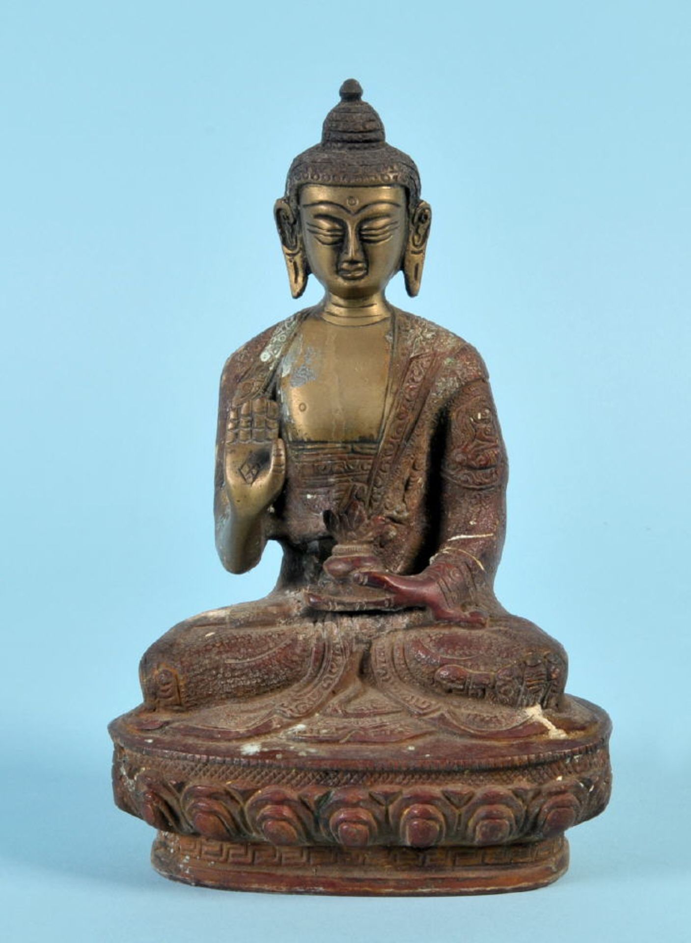 Sitzender BuddhaBronze, dunkel patiniert, auf Lotussockel, H= 20 cm