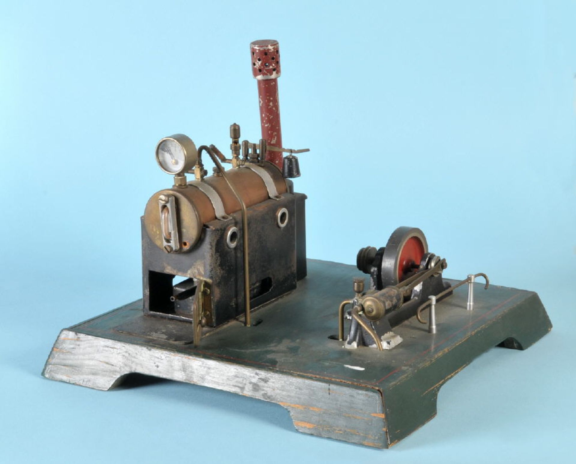 DampfmaschineMetall, Sockelplatte Holz, 25 x 32 x 31 cm