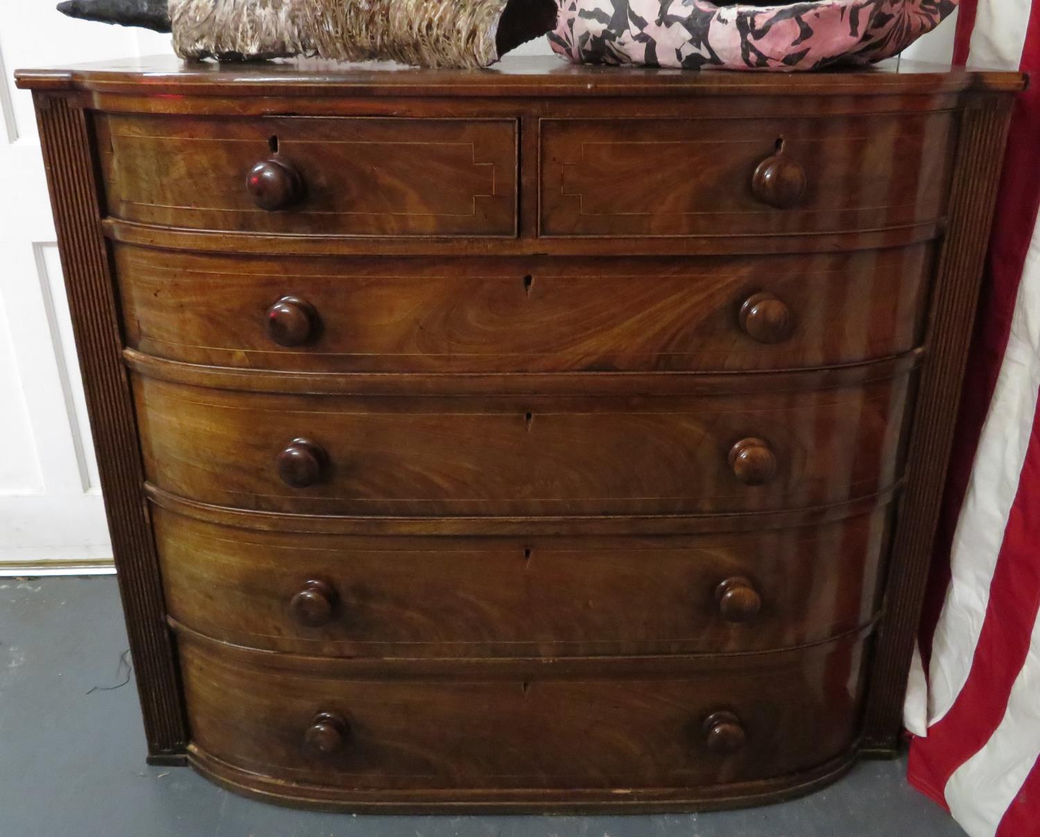 Bow fronted chest of drawers - Victorian