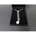 Silver and cultured pearl pendant on an 18" silver foxtail link chain. Weight 6g