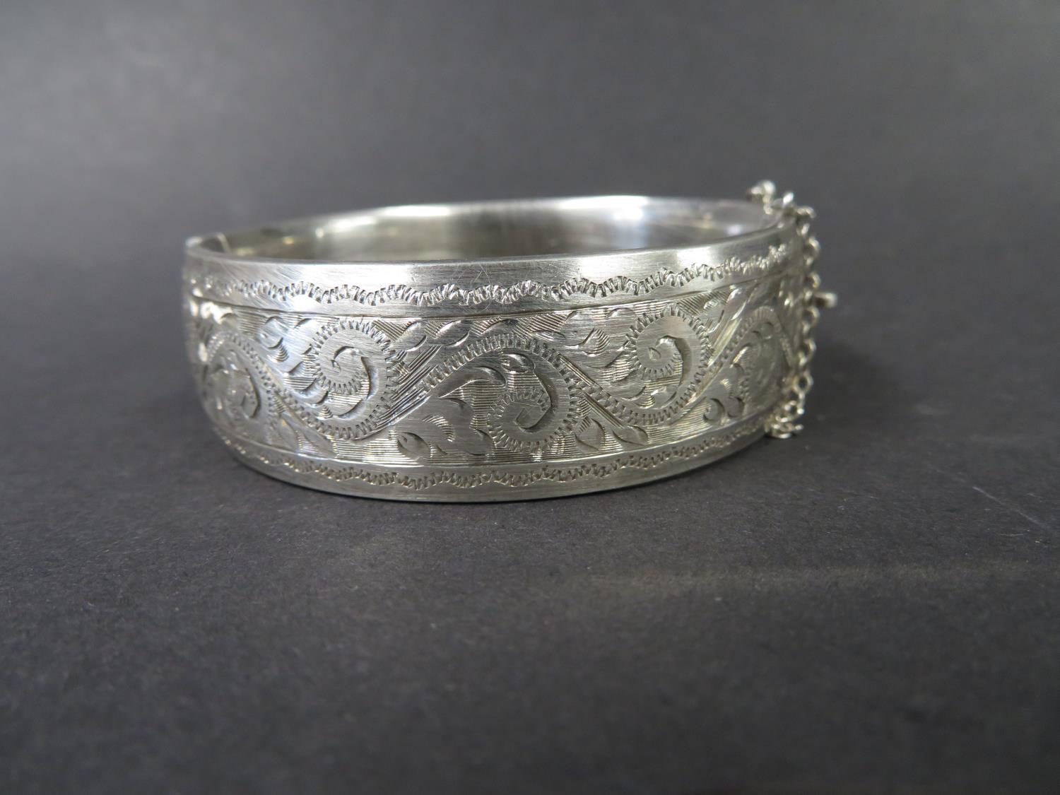 Engraved vintage silver bangle/bracelet, fully hallmarked 1959. Weight 43g - Image 2 of 2