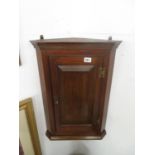 Corner cabinet