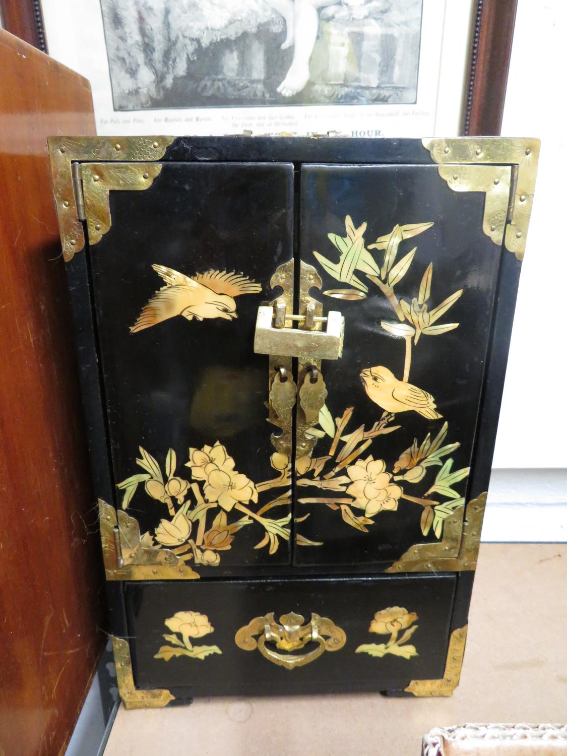 Jewellry box with key