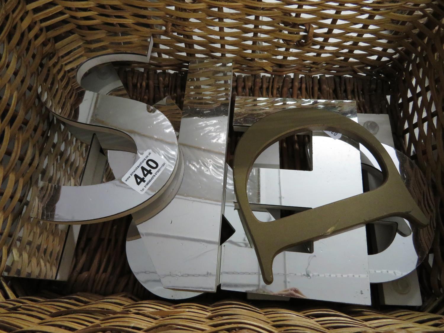 Set of 8" mirrored letters in wicker basket - Bild 2 aus 2
