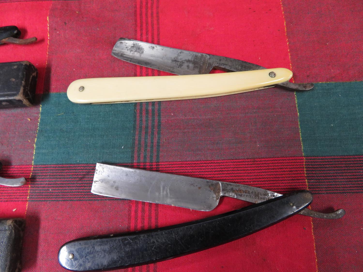 Collection of 6 cut throat razors - some with etched blades - Bild 5 aus 7