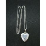 Vintage silver heart shaped locket on 20" silver Prince of Wales link chain 9grams