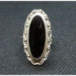Vintage silver ring set with marquisite and black onyx size O 6grams