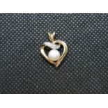 9ct gold and pearl insert heart pendant 1.5grams