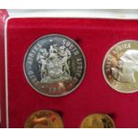 South African Mint 1979 coin set with 2rand 8g fine gold and 1rand 4gram fine gold coins